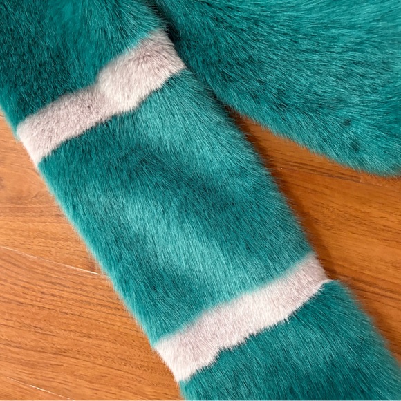 Molliolli Faux Fur Cropped Jacket - GO BIRDS - Picture 4 of 5